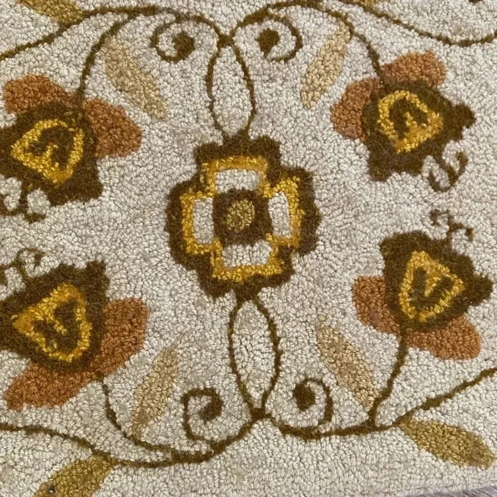 Vintage 1970s cabin crafts 100% Acrylic Small Rug